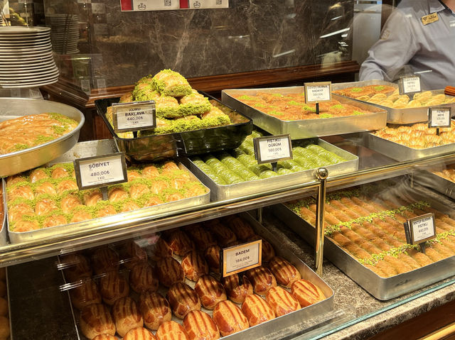 【トルコ】伝統菓子バクラヴァ🍰チャイと一緒に