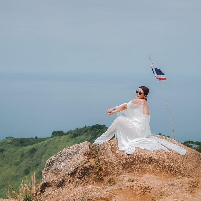 ชมวิวทะเลภูเก็ตที่  ผาหินดำ