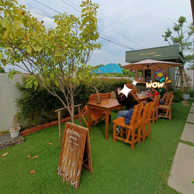 Magaret choose café at Buriram 