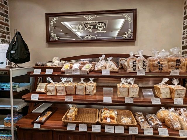 日本京都-白年麵包烘焙老店：進進堂