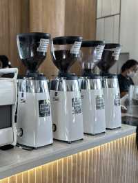 ☕️คาเฟ่มินิมอล มีดีมีกาแฟถึง 4 ชนิด & ราคาเป็นมิตร