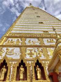 มาชมความงดงามของพระธาตุและพญานาคสีรุ้ง