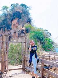 เที่ยวบึงกาฬ พิชิตยอดเขาวัดภูทอก 
