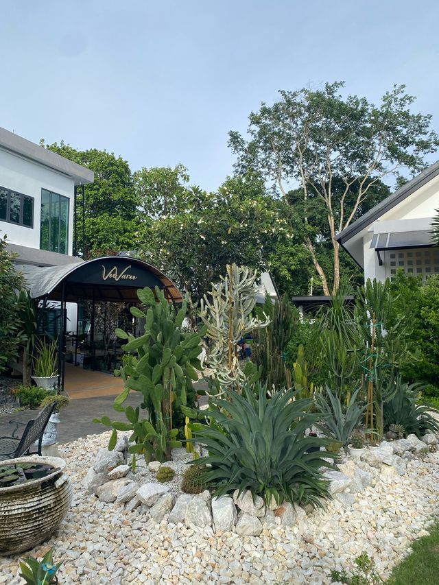 Picturesque And Relaxing Stay in Kanchanaburi 🇹🇭