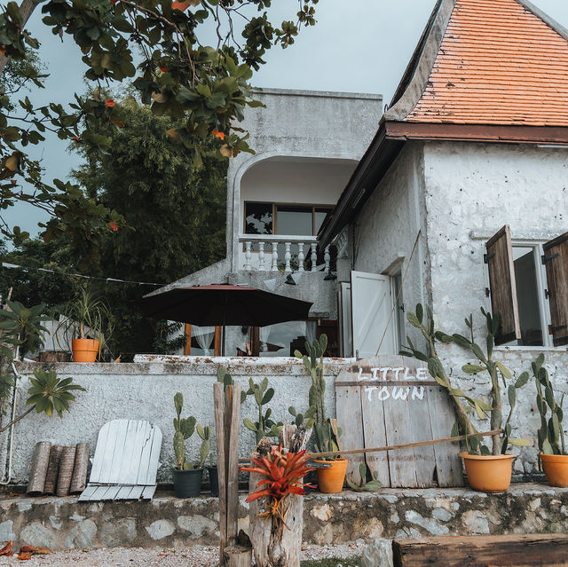 | Little Town Sriracha  |
