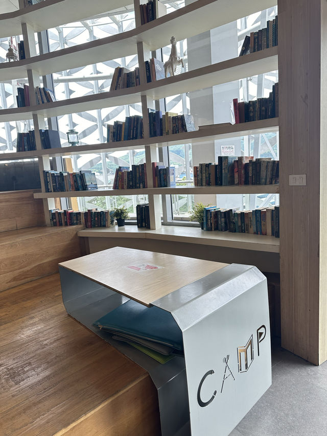 📍CAMP Cafe นั่งสบายๆสไตล์ห้องสมุดที่ชั้น5เมญ่า