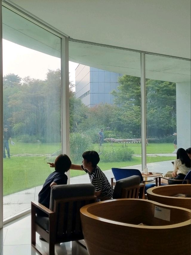 이토록 멋있는 갤러리 북카페라니