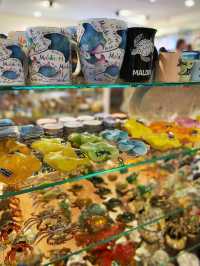 Souvenir time in Malé Airport before you leave ✈️