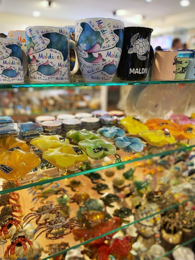 Souvenir time in Malé Airport before you leave ✈️