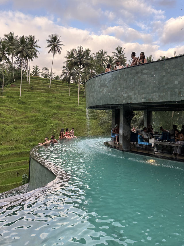 【烏布克里塔Cretya Ubud ，高級的俱樂部，對着梯田的景色！】