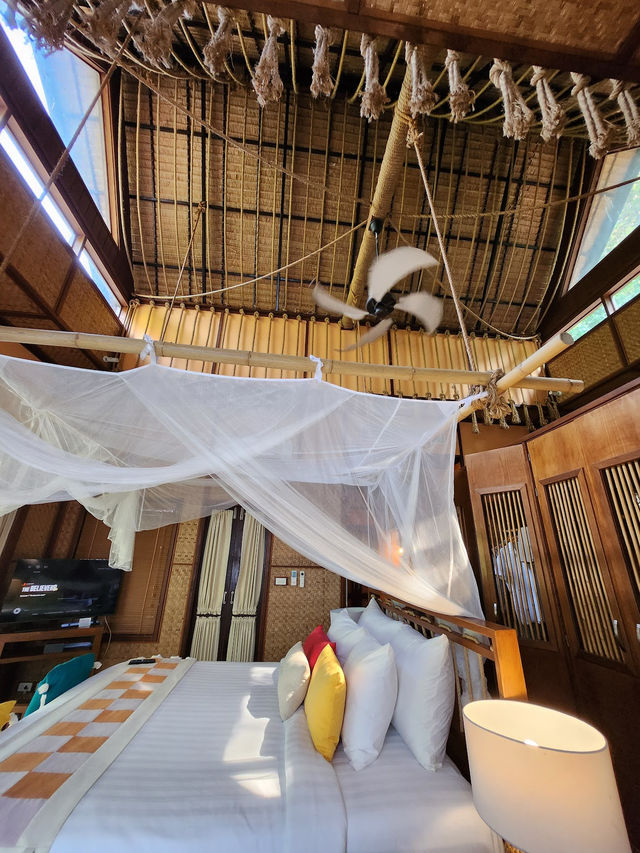 🛖✨ The float house river kwai 