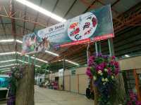 ตลาดกลางปลาสวยงาม fish village บ้านโป่ง