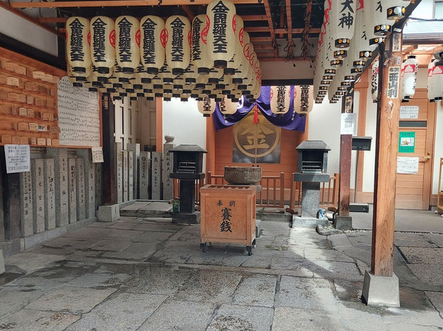 ”วัดโฮเซ็นจิ“ วัดเงียบสงบในย่านคึกคักโดทงโบริ
