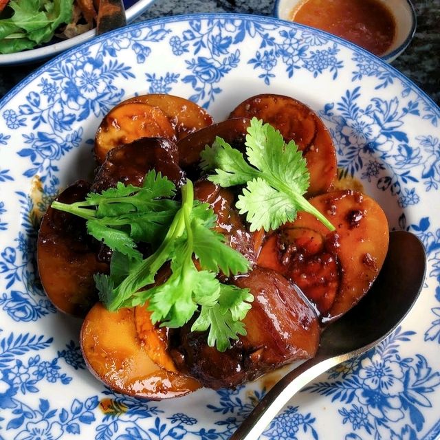 Eat like a local @ Rongros, an authentic Thai eatery by the riverbank of Chao Pharaya River