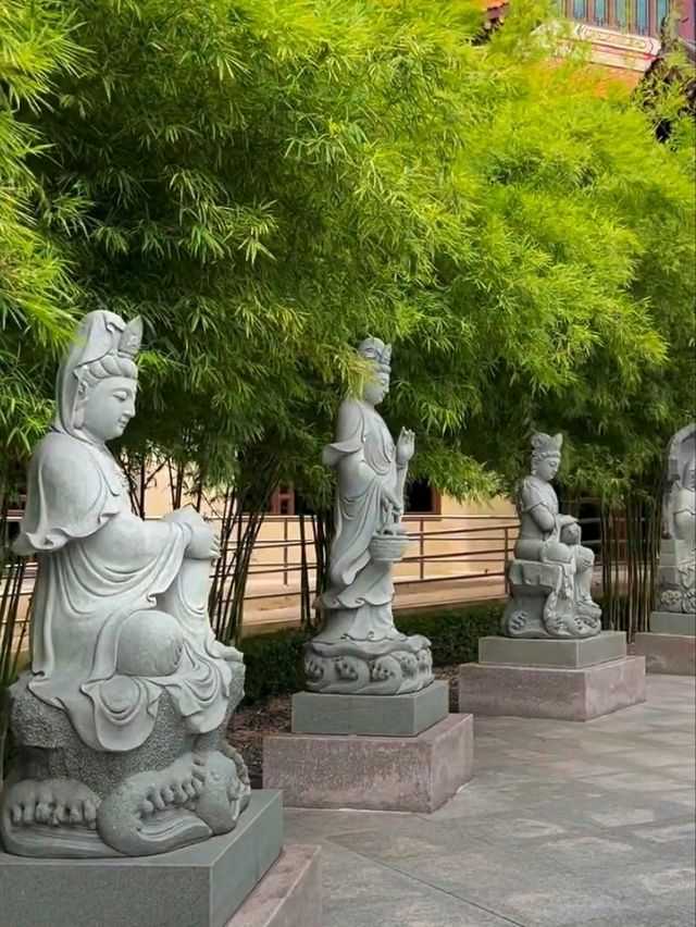 ชมสถาปัตยกรรมจีนที่วัดฝอกวงซัน