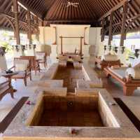 The location is perfect for vacation, beautiful beach and nice room, all staffs are wonderful.