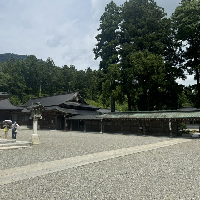 越後一宮　彌彦神社