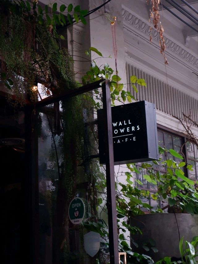 Wall flowers คาเฟ่ฟิลกู้ดดในย่านเก่าา