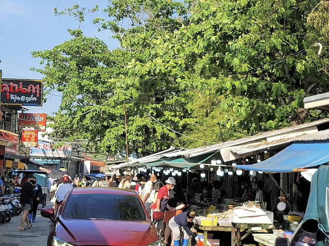 ตลาดทะเลสดหาดราไวย์ จ.ภูเก็ต