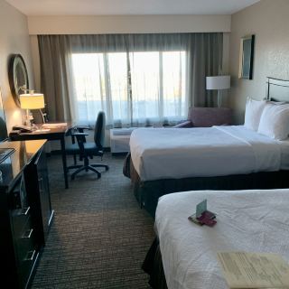 การเข้าพักที่สะดวกสบายที่ Crowne Plaza Memphis Downtown