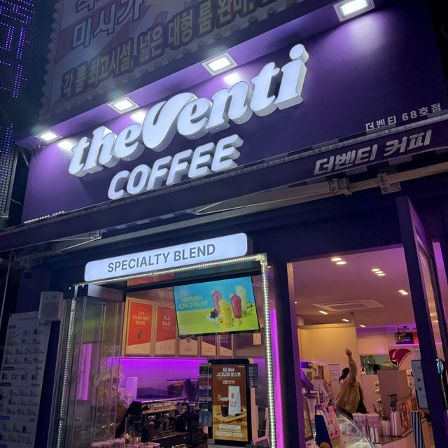 맛잇는 커피와 다양한 종류의 음료