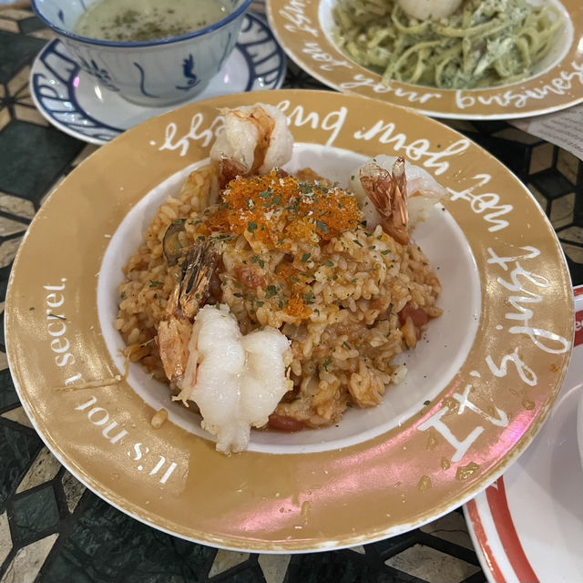 銅鑼灣玩味復古風西餐廳