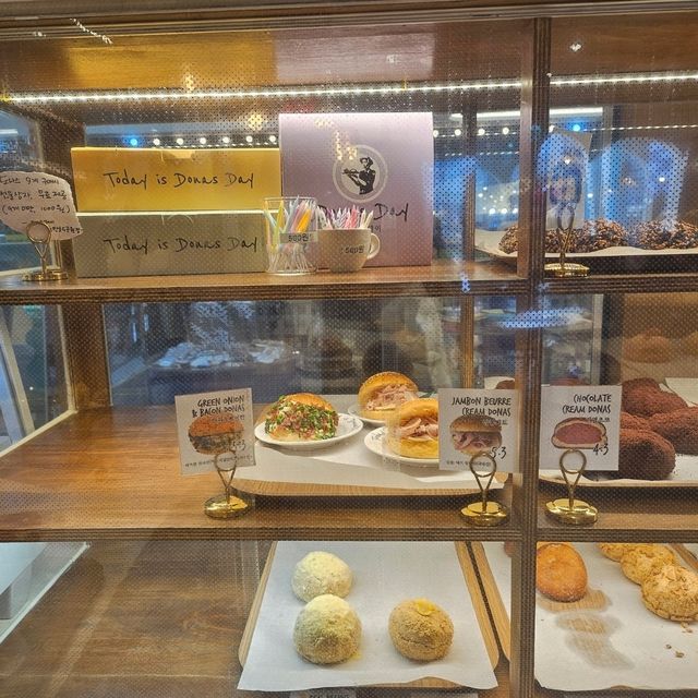 아늑함이 느껴지는 카페