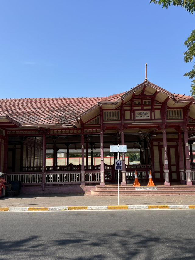 เดินเที่ยวถ่ายรูปที่ สถานีรถไฟหัวหิน🚂