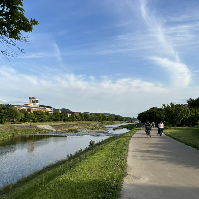  京都鴨川午間遊記：懶洋洋的舒適時光🏖️