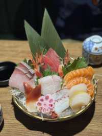 誰能拒絕那麼好吃的壽司定食和刺身@東京街