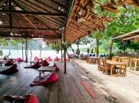 Tew Lay Bar คาเฟ่ริมทะเล กระบี่ 