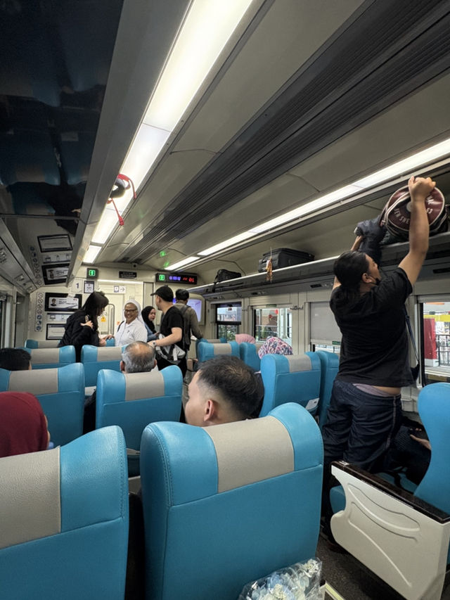 日惹火車站｜白色殖民風建築