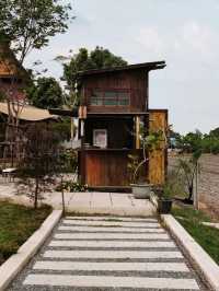 พิกัดคาเฟ่วาเลนไทน์ ดอกไม้ประตูแจกัน วิลเลจ