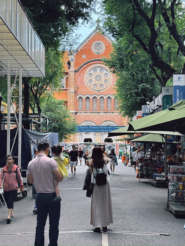 Ho Chi Minh City Book Street ถนนสายหนังสือ