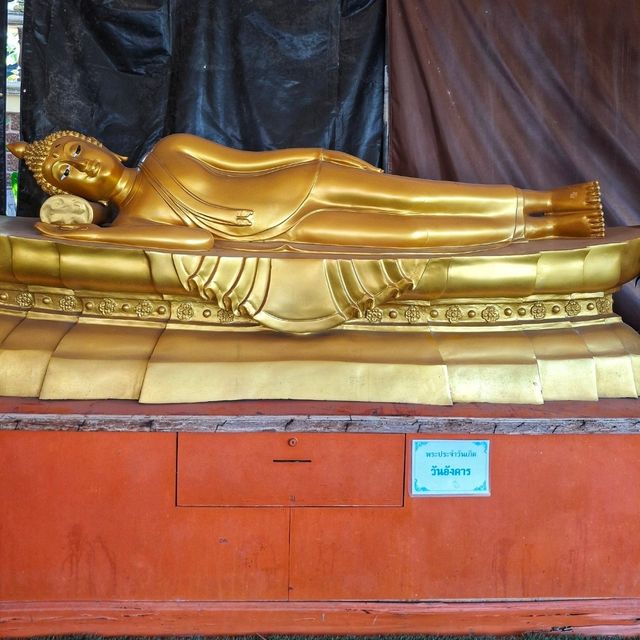 สักการะหลวงพ่ออายุยืน ณ วัดสามกุฏิ