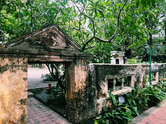 泰國曼谷當地著名景點公園推薦：王妃母亲纪念公園，適合拍照打卡遊玩。