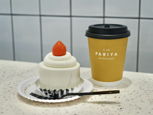 Delicious Strawberry Shortcake at PARIYA🍓