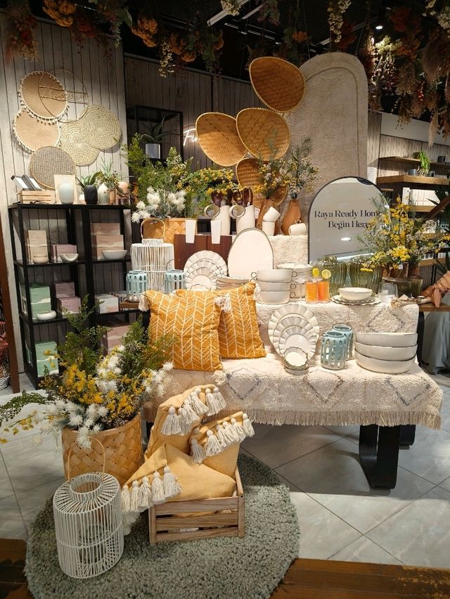 Cozy Shopping Experience at Hooga