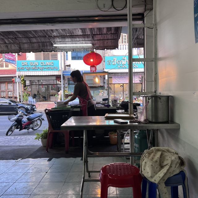 มุกดา ก๋วยเตี๋ยวไก่บ้าน