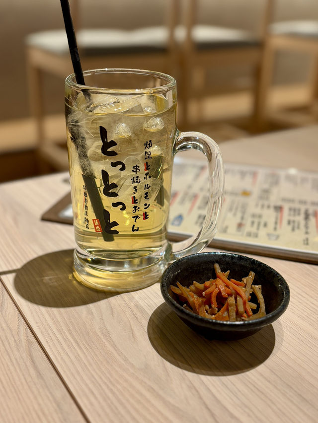 【京都・河原町】旬の海鮮料理と本格炉端焼きを楽しめる「炭と海鮮と串焼きと肴 とっとっと 四条河原町店」