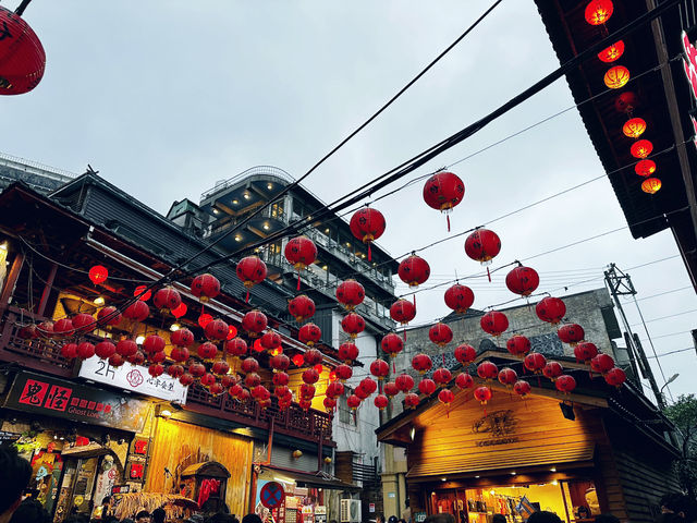🌟 **漫遊九份 - 台北的山城魅力** 🌟