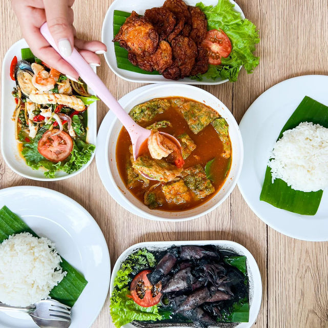 ร้านอาหารพื้นบ้าน บนเกาะล้าน อร่อยแรง‼️
