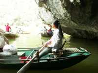 ล่องเรือกลางหุบเขา สัมผัสเสน่ห์ธรรมชาติที่ Tam Coc