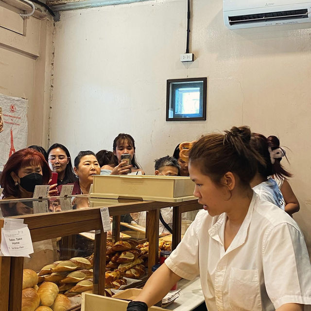 Wabi's🥐 -ร้านขนมปังสุดฮิตตรอกโกดังทรงวาด 