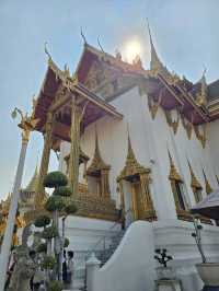 พาเยี่ยมชมพระบรมมหาราชวังและวัดพระศรีรัตนศาสดาราม