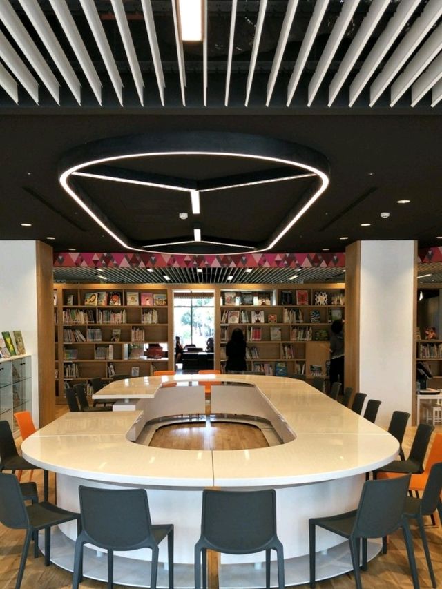 一座藏在森林裡的圖書館#屏東縣立圖書館總館-屏東縣屏東市
