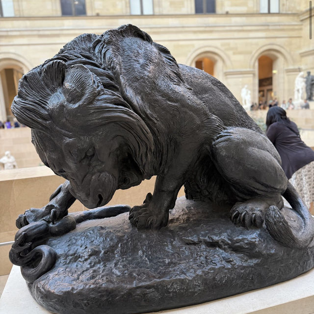 ルーブル美術館（フランス・パリ）– 世界最大級の美術コレクションが集う芸術の殿堂