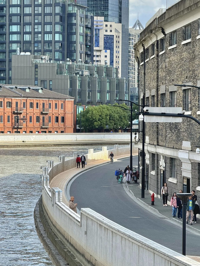 Escape the Crowds: Hidden Citywalk Route Along Suzhou Creek (Jing’an Section) 