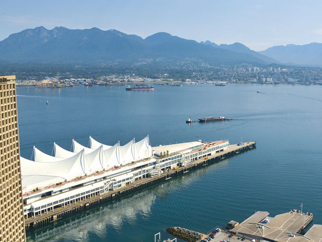 バンクーバーを一望！Vancouver Lookoutからの大パノラマ🌃