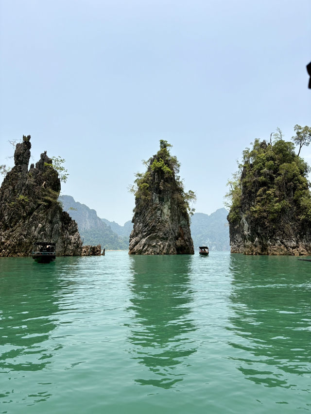 นอนแพ ภูผาวารี เขื่อนเชี่ยวหลาน สุราษฎร์ธานี